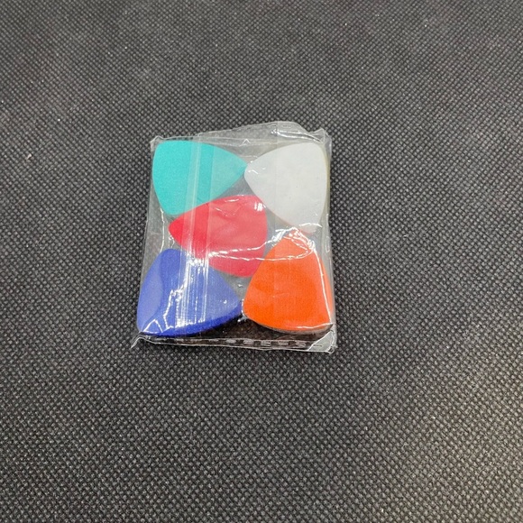 🍀 3/$15 NWT 10 Pack Felt Ukulele Colorful Picks Set - Picture 3 of 3